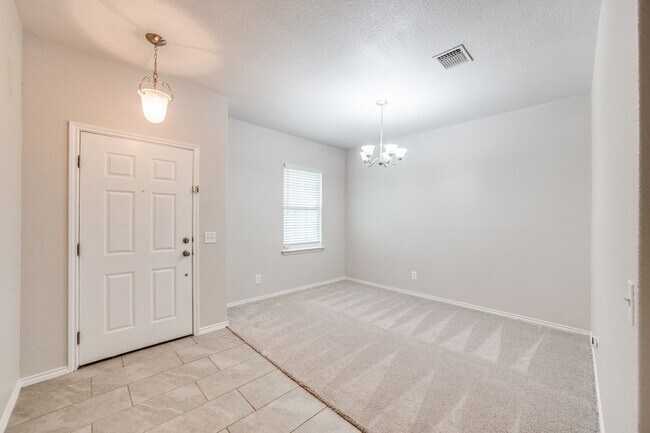 Building Photo - UPDATED SINGLE-STORY HOME IN WOLF CREEK SUBDIVISION