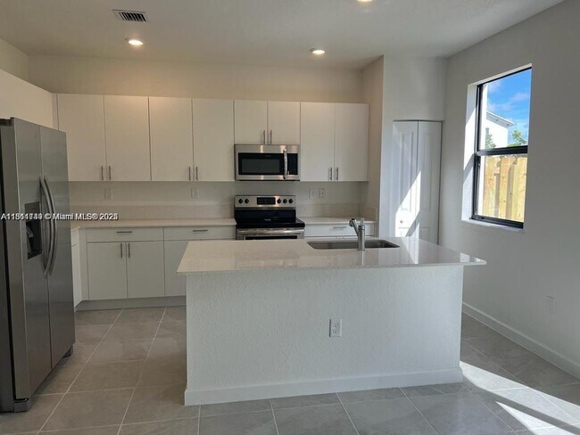 Building Photo - 28511 SW 134th Ct