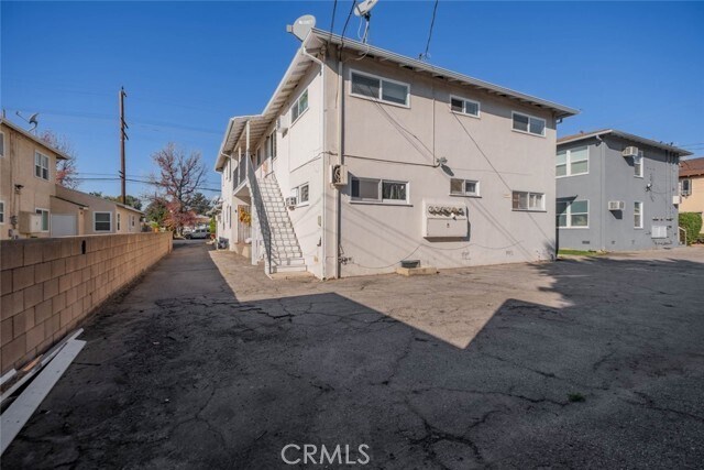 Foto del edificio - 5654 Kester Ave