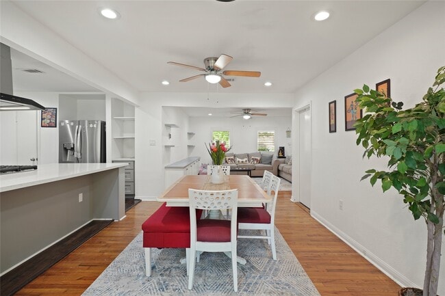Foto del edificio - 4019 Blue Bonnet Blvd