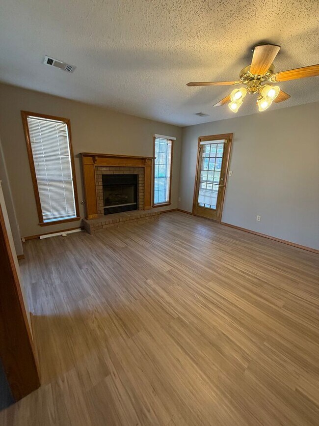 Foto del edificio - 2407 Linda Ct