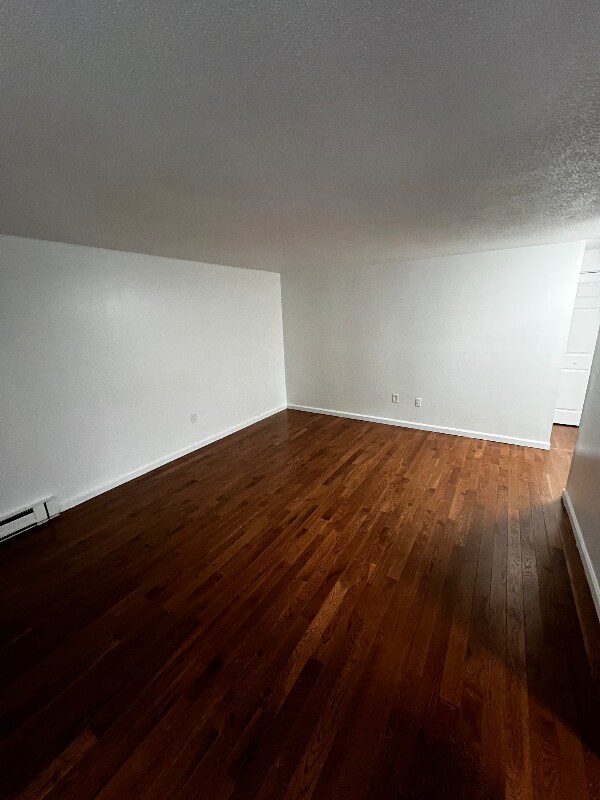 Foto del edificio - 142 Burgundy Hill Ln