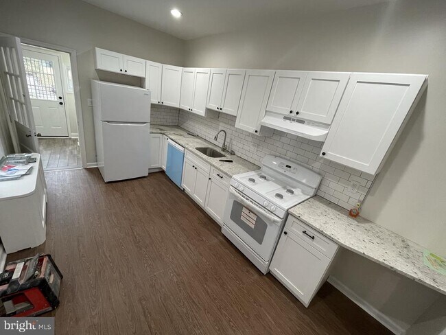 Building Photo - 3644 Calumet St