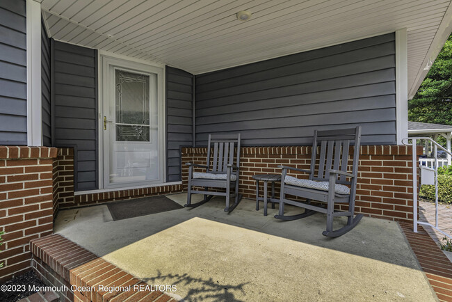 Building Photo - 217 3rd Ave