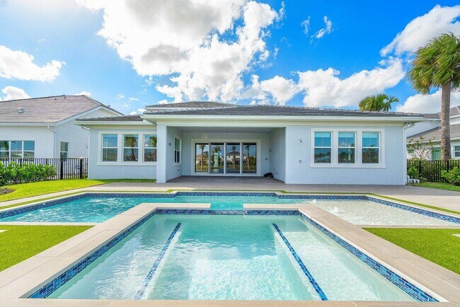 Foto del edificio - 9237 Crestview Cir