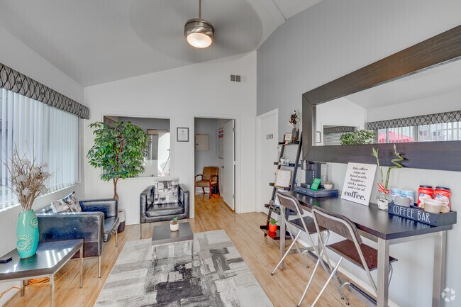 Oficina - Irvine Park Rental Condominiums