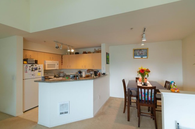Building Photo - 2 bedroom in Lynnwood WA 98087