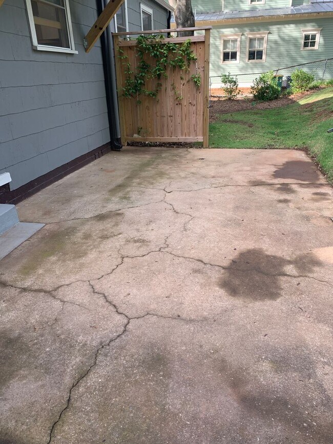 Foto del edificio - 3BR Normaltown Charmer