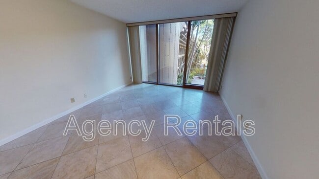 Building Photo - 425 South St