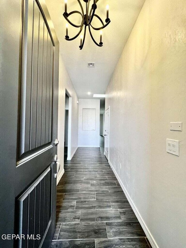 Foto del edificio - 13652 Glen Vista Ln