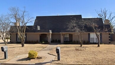 Building Photo - 11040 Spring Holw Building Photo - 11040 Spring Holw