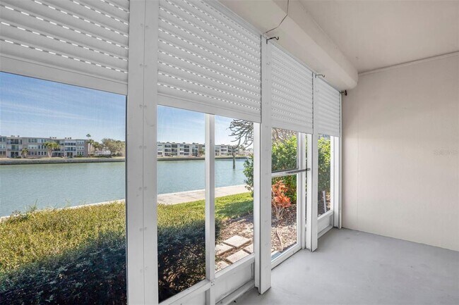 Foto del edificio - 7625 Sun Island Dr S