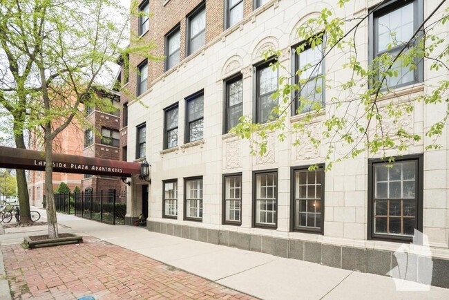 Building Photo - 816 W Lakeside Pl