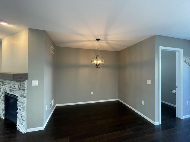 Foto del edificio - 703 Cricket Ln
