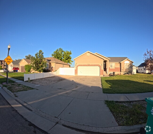 Building Photo - 2906 S 1550 W