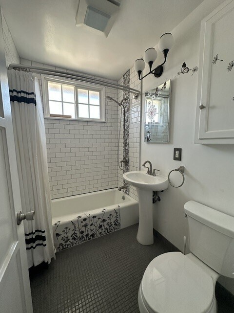 Bathroom - 8320 Kittyhawk Ave