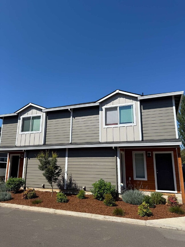 Foto del edificio - Newly constructed 3 bedroom duplex