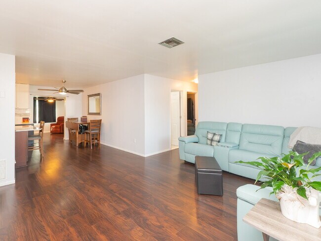 Building Photo - Home for annual rent in Port Charlotte w/F...