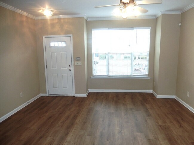 Building Photo - 8457 Reedy Ridge Ln