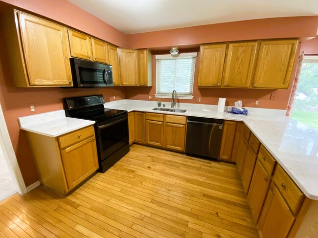 Building Photo - 339 Redrock Ct