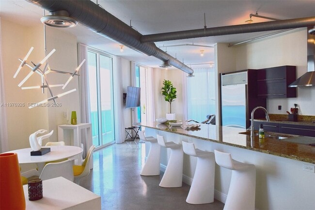 Foto del edificio - 700 NE 25th St