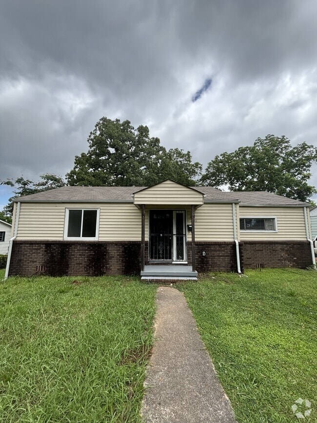 Building Photo - 1300 33rd St Ensley