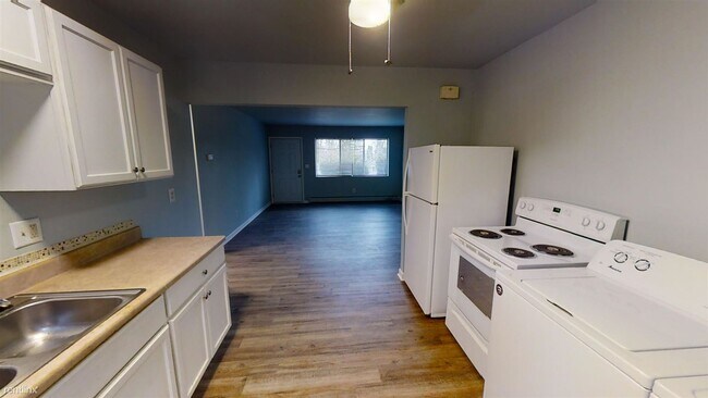 Building Photo - 2 br, 1 bath Duplex - 1114 Fountain St Unit B