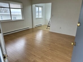 Building Photo - 646 Admirals Rd