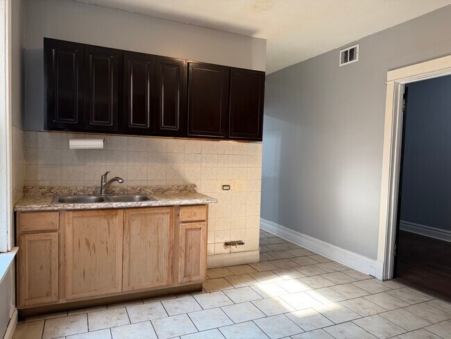 Foto del edificio - 3422 W Armitage Ave