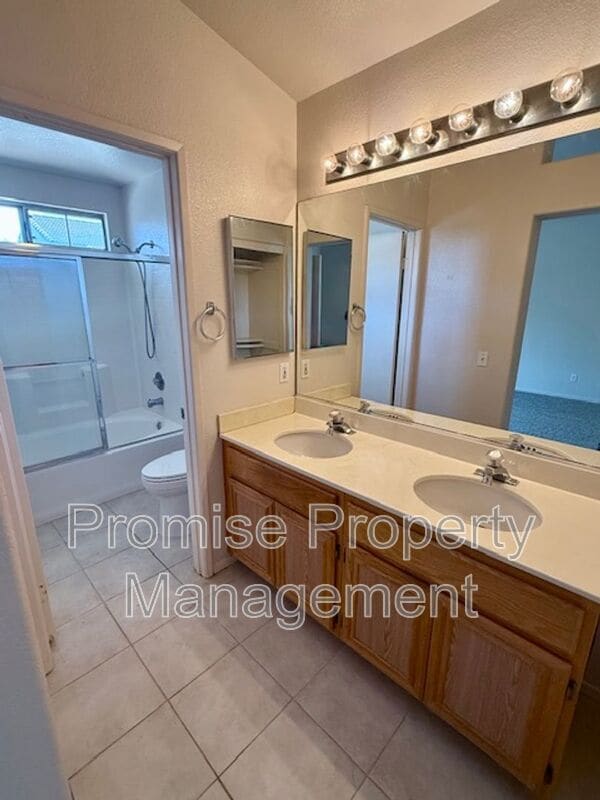Building Photo - 4660 Los Alamos Way