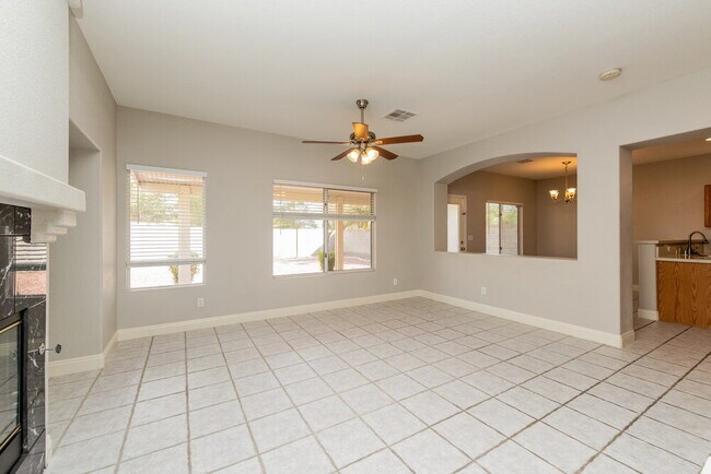 Foto del edificio - 5044 Drifting Creek Ave