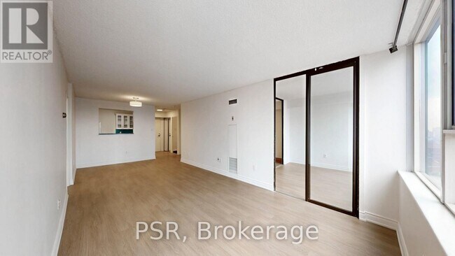 Photo du bâtiment - 45 Carlton St.