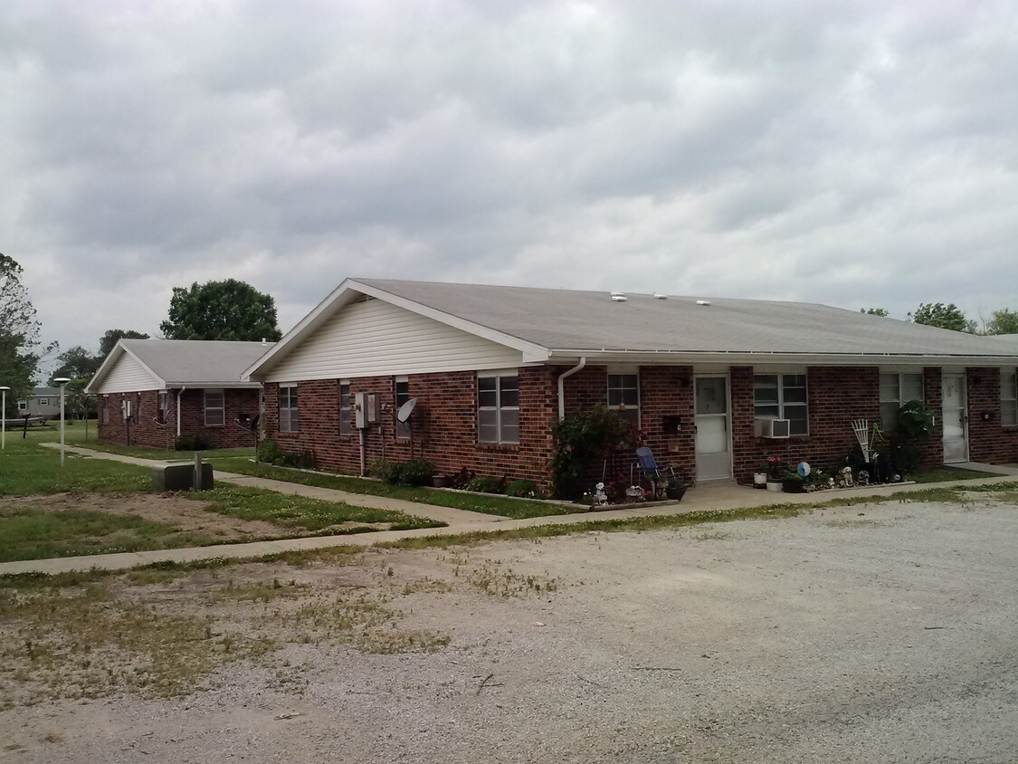 600 W Market St, Sheldon, MO 64784 Apartments in Sheldon, MO