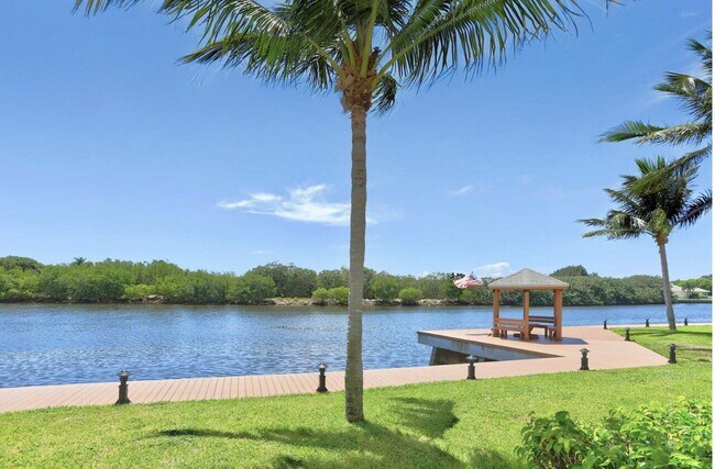 Foto del edificio - 1061 Kokomo Key Ln