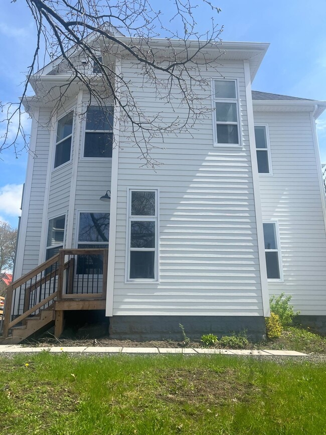 Building Photo - 87 Weldon St