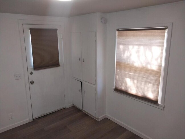 Foto del edificio - 528 W 6th St