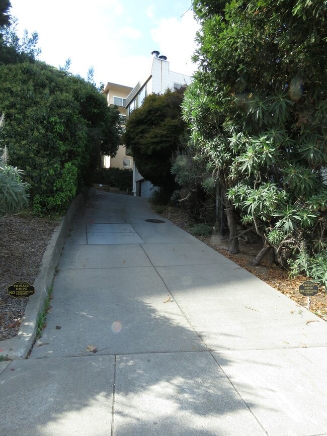 Building Photo - Hidden Gem with Outrageous Views - 1 Bedro...