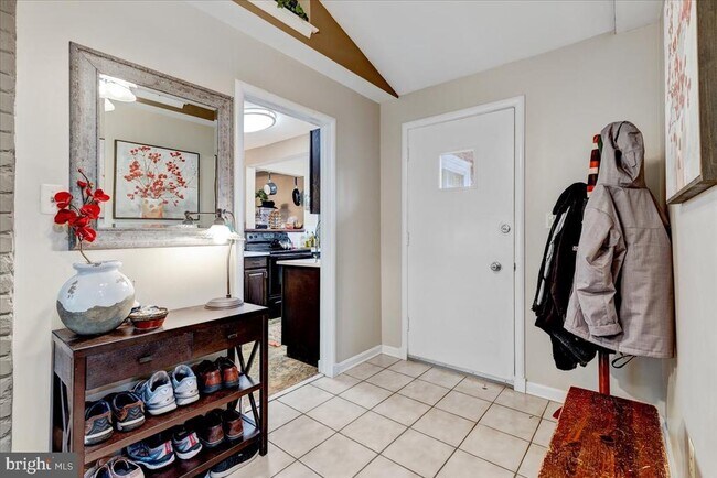Foto del edificio - 9920 Pinehurst Ave