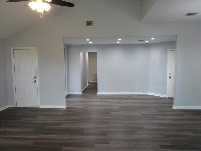 Building Photo - 8619 Pines Pl Dr