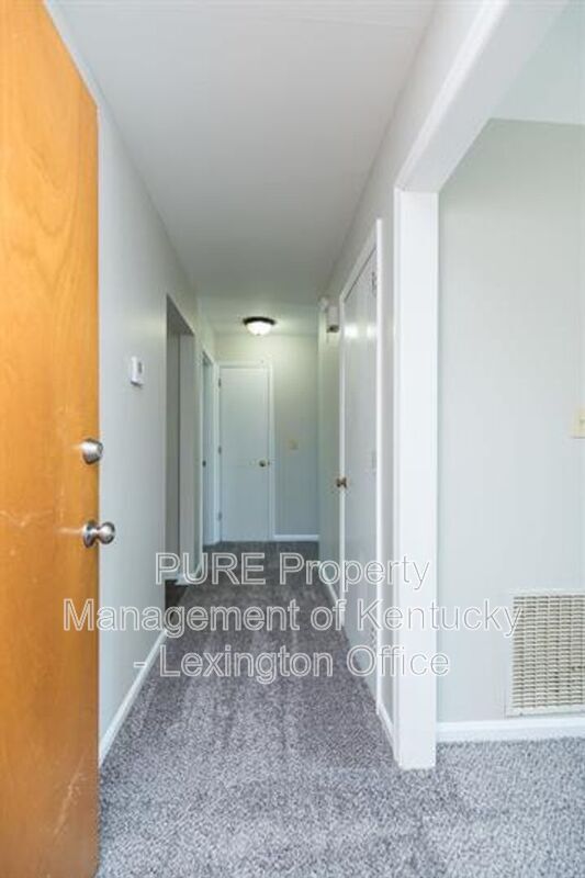 Foto del edificio - 3736 Camelot Dr