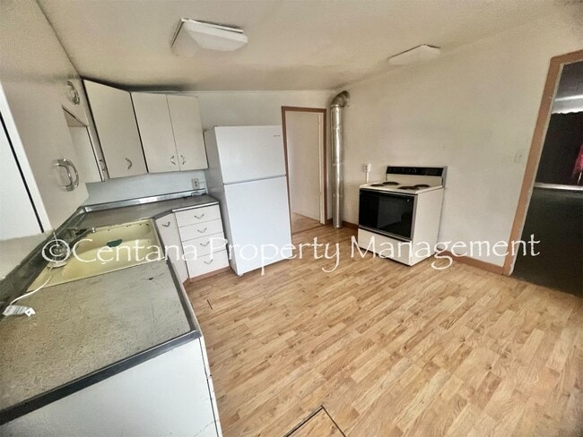 Building Photo - Great Two Bedroom with large shed!