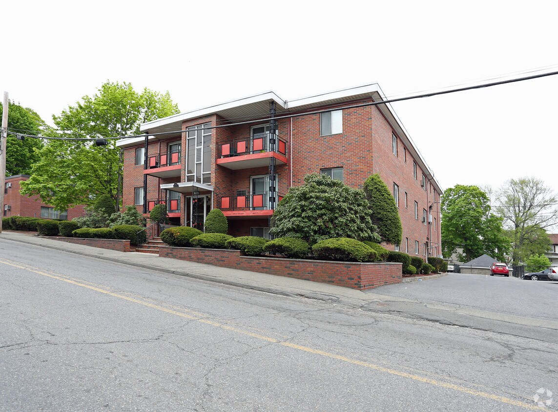 Primary Photo - 172-176 Summer St