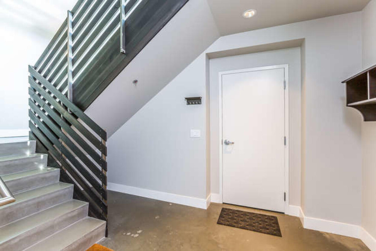 Foto principal - 5400 Airport Way S