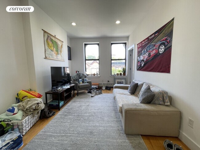 Foto del edificio - 496 Manhattan Ave
