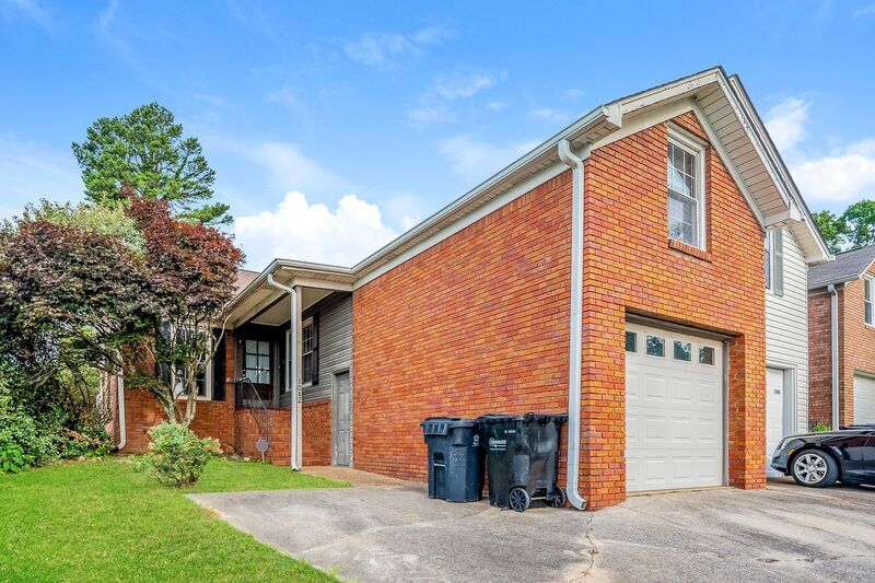 Primary Photo - 1042 Vestavia Manor Dr