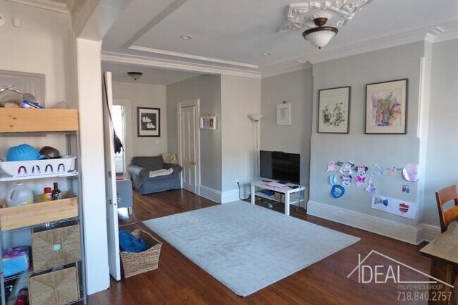 Foto del edificio - 4 bedroom in brooklyn NY 11215