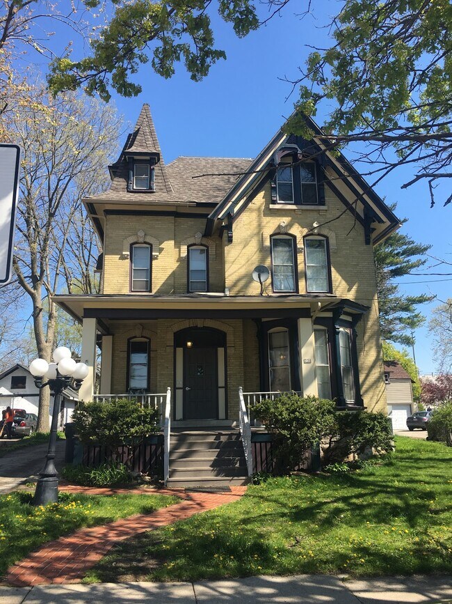 Building Photo - 234 Carroll St