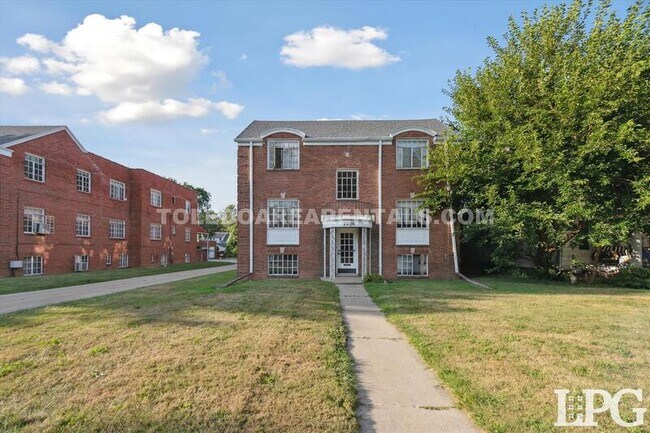 Building Photo - 2238 W Sylvania Ave