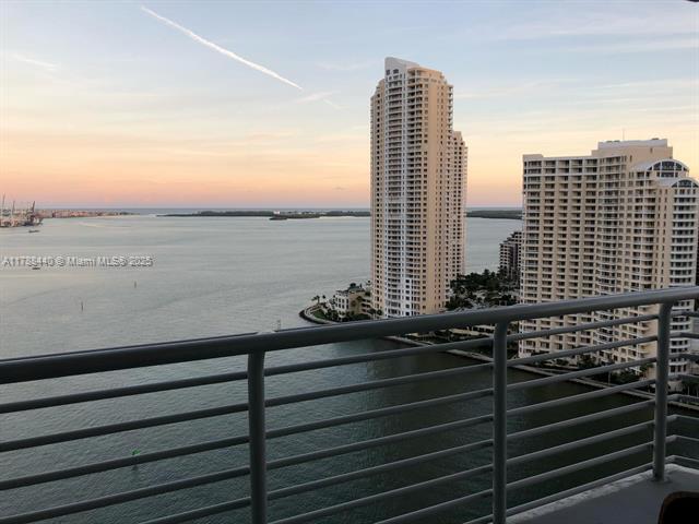 Foto del edificio - 335 S Biscayne Blvd