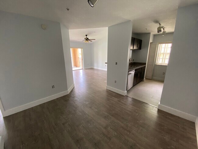 Foto del edificio - 2153 Renaissance Blvd